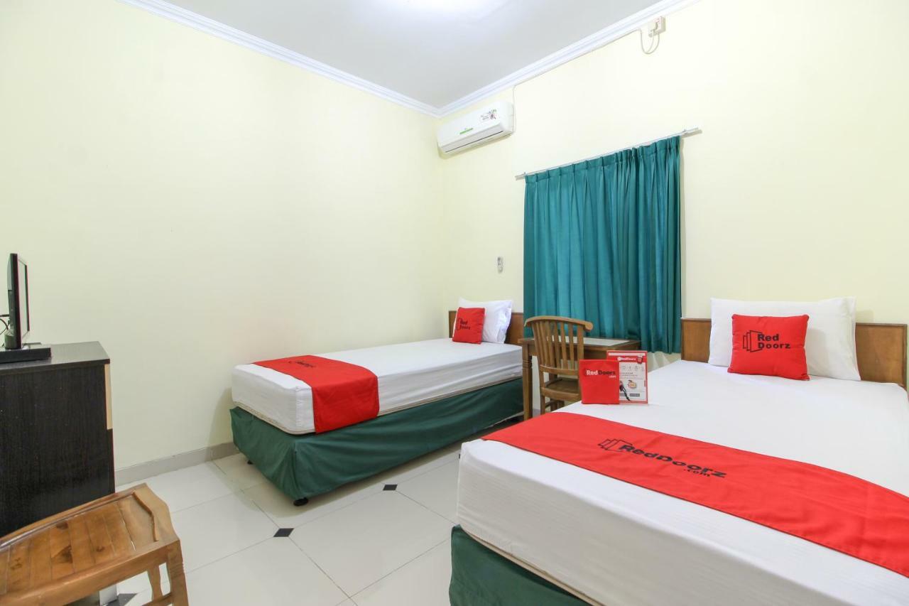Reddoorz Near Rumah Sakit Condong Catur Maguwo Esterno foto
