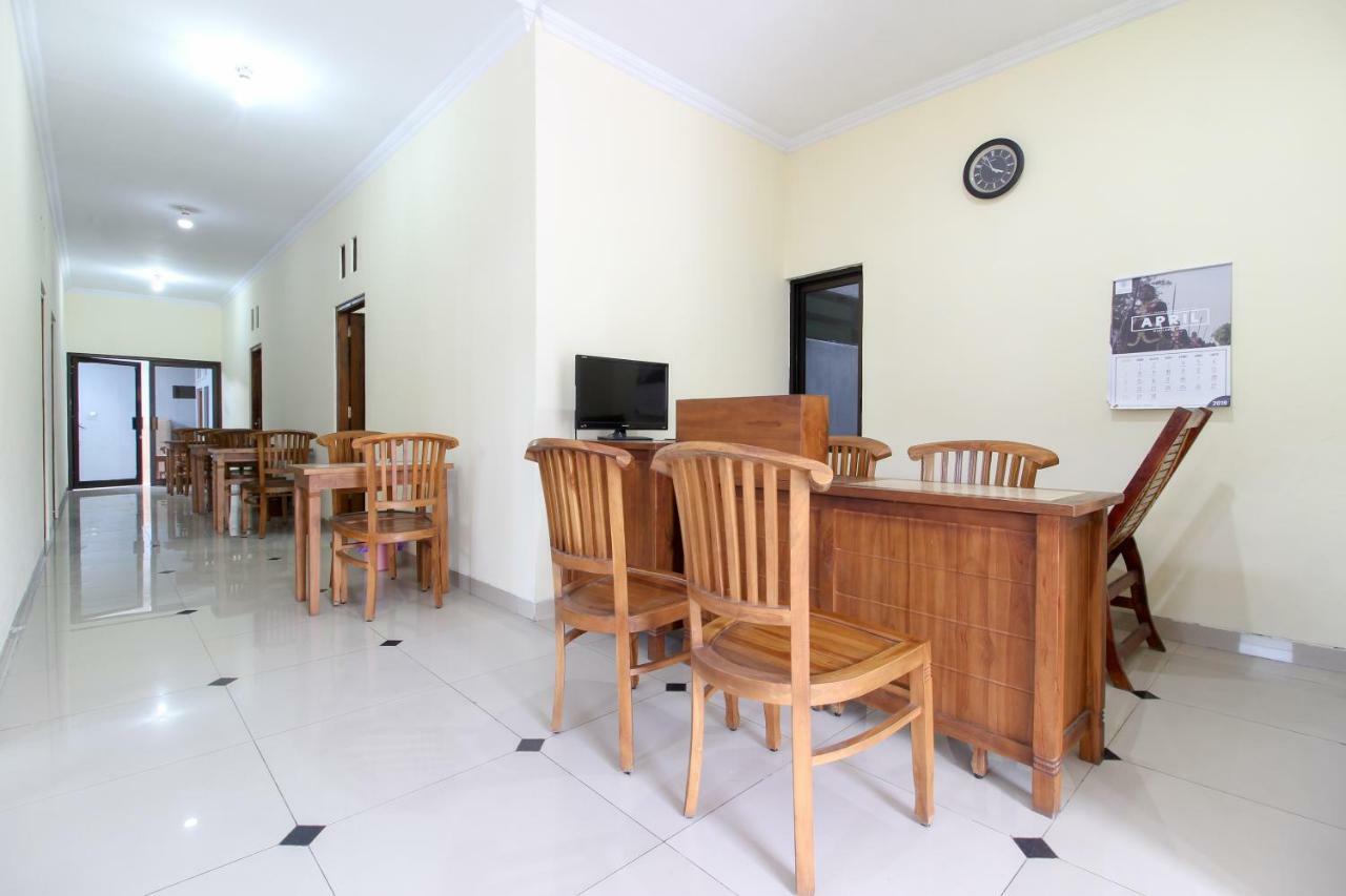 Reddoorz Near Rumah Sakit Condong Catur Maguwo Esterno foto
